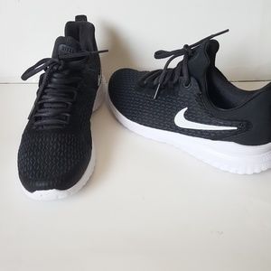 Women's Nike renew rival New